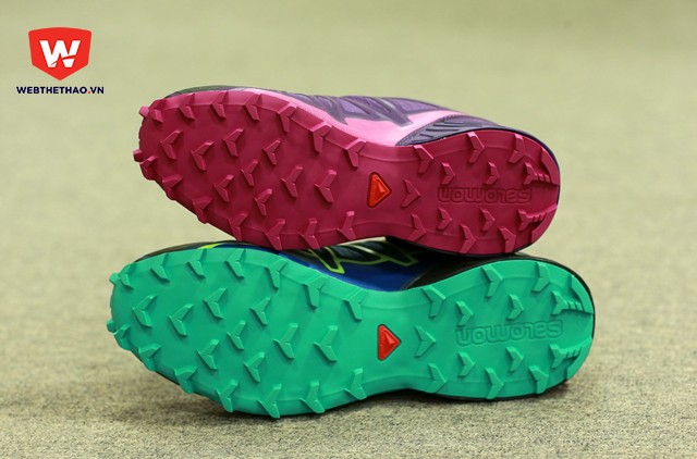 Gai đế Salomon Speedcross 4 c&oacute; ch&uacute;t kh&aacute;c biệt so với Speedcross 3 về h&igrave;nh th&aacute;i cũng như c&aacute;ch bố tr&iacute;