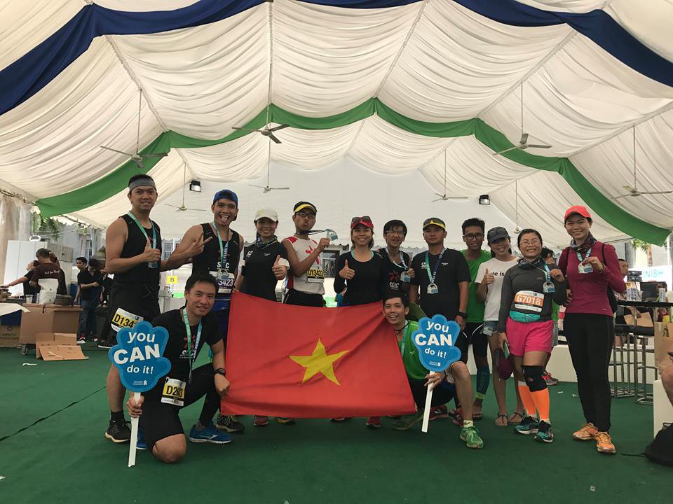 C&aacute;c VĐV Việt Nam thuộc hội chạy Sunday Running Club (SRC) chuẩn bị xuất ph&aacute;t