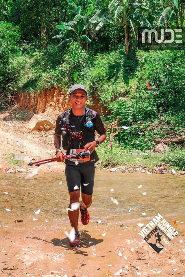 H&agrave;ng đ&agrave;n bướm vờn bay quanh bước ch&acirc;n của c&aacute;c runner tưởng như chỉ c&oacute; ở những c&acirc;u chuyện thần ti&ecirc;n vậy