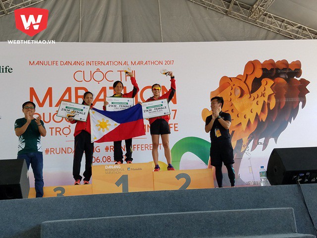 C&aacute;c VĐV Philippines phủ k&iacute;n podium ở nội dung 21km nữ