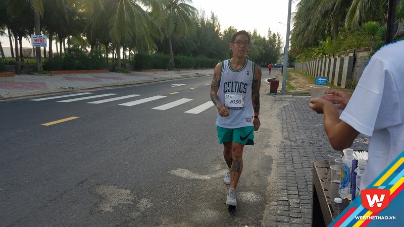 Võ Tiến Thịnh trên đường chạy Hoi An Marathon 21km Võ Tiến Thịnh trên đường chạy Hoi An Marathon 21km