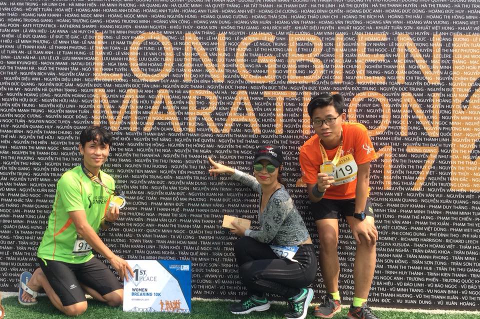 Anh Trịnh Nam Hải cùng con vợ và con trai tại giải Longbien Marathon 2017 Anh Trịnh Nam Hải cùng con vợ và con trai tại giải Longbien Marathon 2017