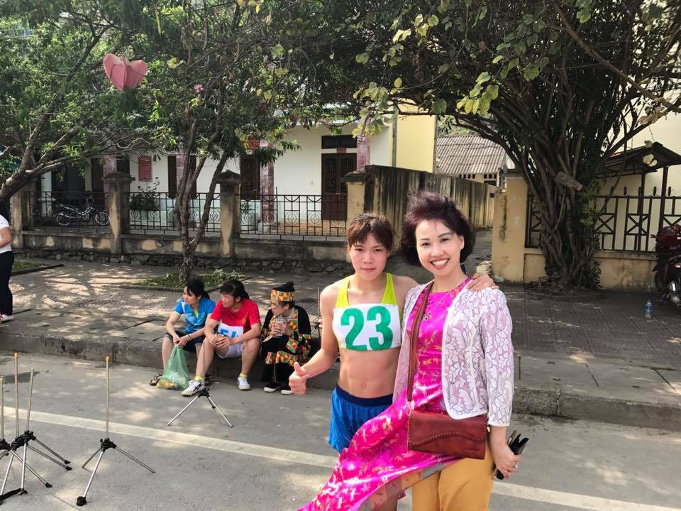 Phạm Thị Huệ, v&ocirc; địch 21km nữ v&agrave; b&agrave; Triệu Thị T&igrave;nh, PGĐ Sở TDTT&VH H&agrave; Giang