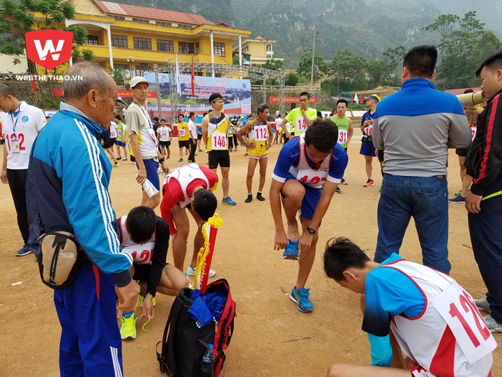 HLV B&ugrave;i Lương v&agrave; c&aacute;c học tr&ograve; B&igrave;nh Phước l&ecirc;n H&agrave; Giang từ sớm để l&agrave;m quen đường v&agrave; thời tiết. &Ocirc;ng cho biết, B&igrave;nh Phước quyết t&acirc;m gi&agrave;nh chức v&ocirc; địch tại giải chạy b&aacute;n marathon H&agrave; Giang lần thứ Nhất. B&igrave;nh Phước rất mạnh về chạy leo n&uacute;i