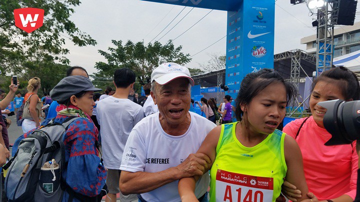 Học trò của HLV Bùi Lương giành giải Nhất 21km nam, nữ, 10km nữ và hạng 3 42km nữ Học trò của HLV Bùi Lương giành giải Nhất 21km nam, nữ, 10km nữ và hạng 3 42km nữ