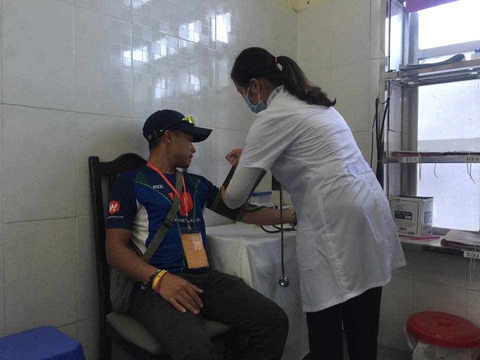 Những VĐV (như PV Webthethao) chưa c&oacute; giấy kh&aacute;m sức khỏe sẽ được kh&aacute;m miễn ph&iacute; tại Bệnh viện Đa khoa Đồng Văn với thủ tục nhanh gọn