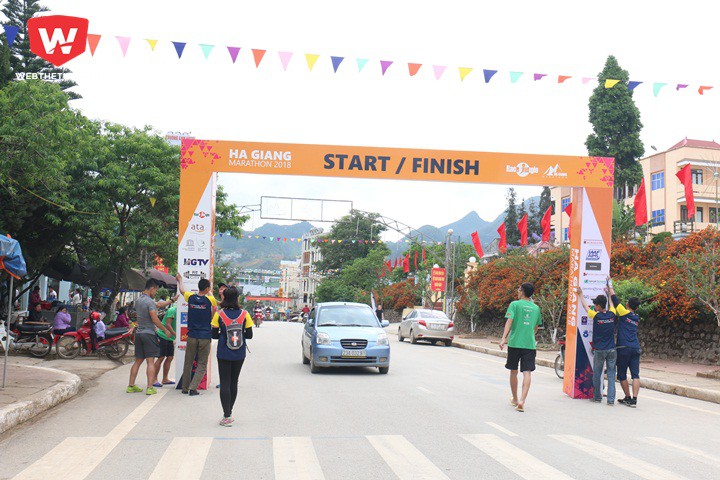 Chiều nay, những kh&acirc;u chuẩn bị cuối c&ugrave;ng được BTC giải H&agrave; Giang Marathon 2018 gấp r&uacute;t ho&agrave;n tất