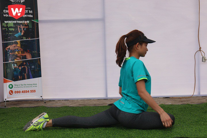 VĐV Nguyễn Thị Oanh, HCV 5.000m nữ SEA Games 29 khởi động. Nh&agrave; v&ocirc; địch Đ&ocirc;ng Nam &Aacute; sẽ dự thi cự ly 10km v&agrave;o ng&agrave;y mai