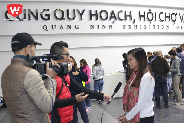 VĐV Nguyễn Thị Oanh trả lời phỏng vấn của PV Webthethao. Nh&agrave; v&ocirc; địch SEA Games sẽ tham gia cự ly 10km