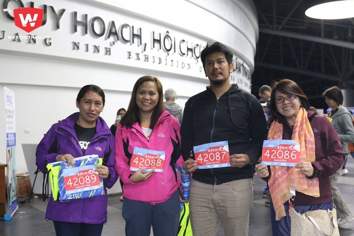 Nh&oacute;m VĐV người Philippines