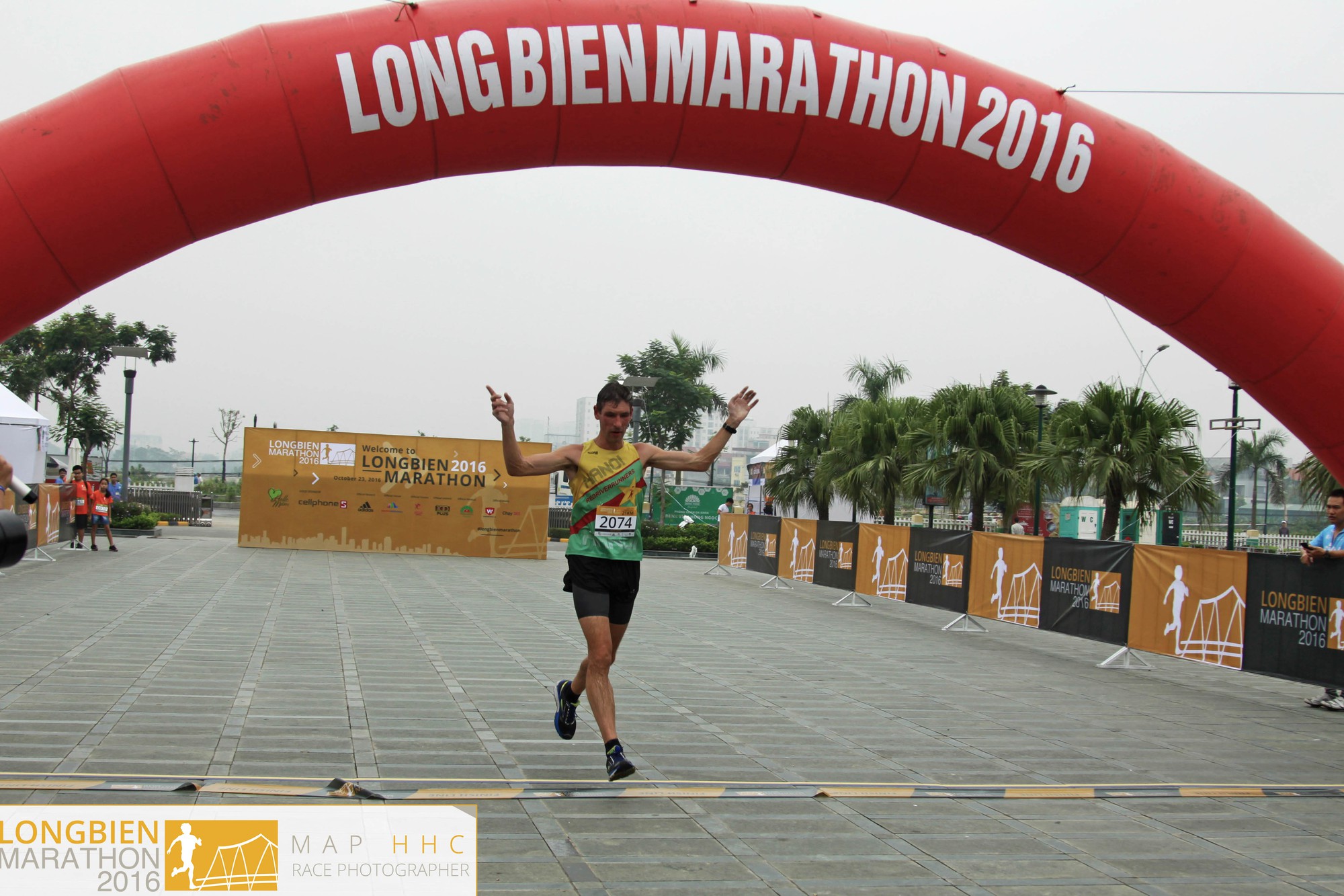 Đại sứ Anh Giles Lever chạy giải Longbien Marathon 2016 Đại sứ Anh Giles Lever chạy giải Longbien Marathon 2016