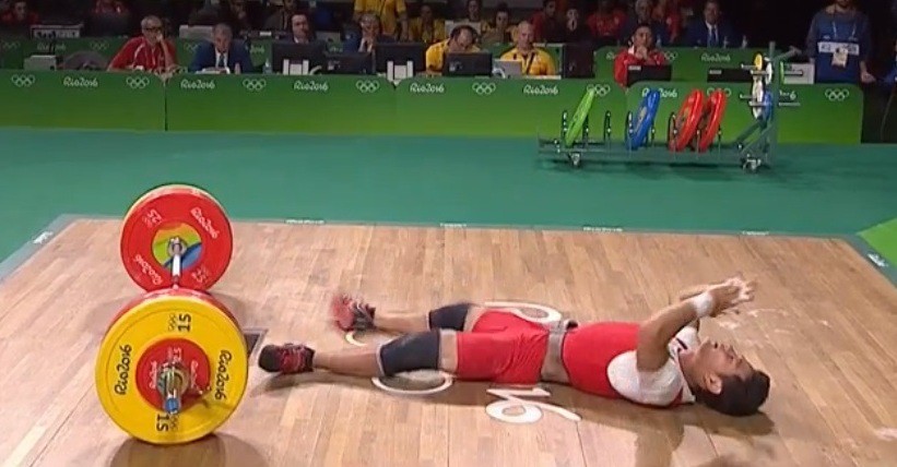 Thạch Kim Tuấn trắng tay, Long Qingquan lập KLTG hạng cân 56kg