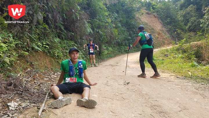 Theo chân các VĐV "oằn mình" với dốc và nắng Pù Luông