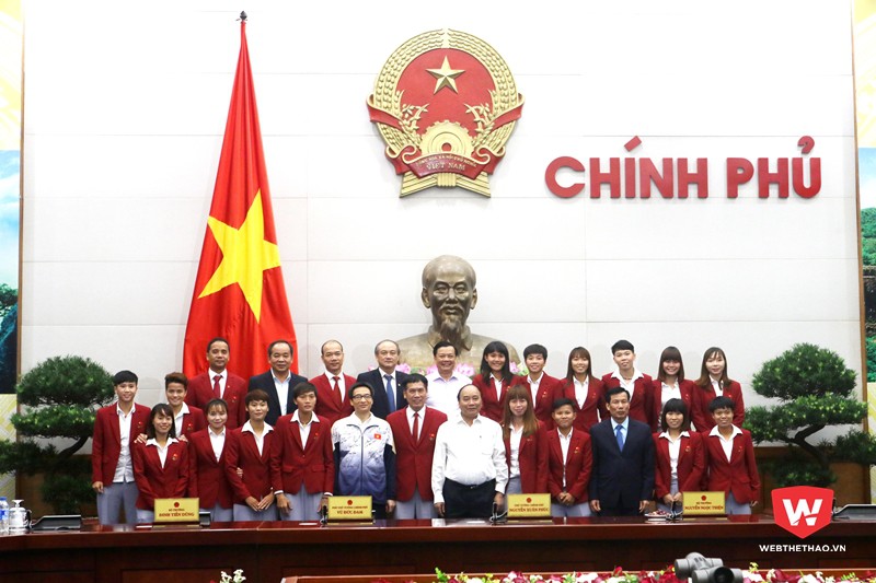Thủ tướng ấn tượng với Ánh Viên, Tú Chinh, Kim Sơn và các cô gái vàng bóng đá nữ VN