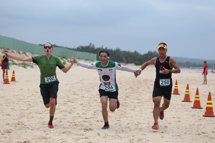 Le Fruit Triathlon s&acirc;n chơi ba m&ocirc;n phối hợp d&agrave;nh cho mọi đối tượng