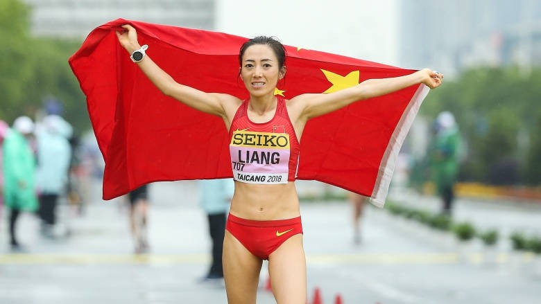 Trung Quốc lập KLTG mới đi bộ 50km ở giải VĐTG