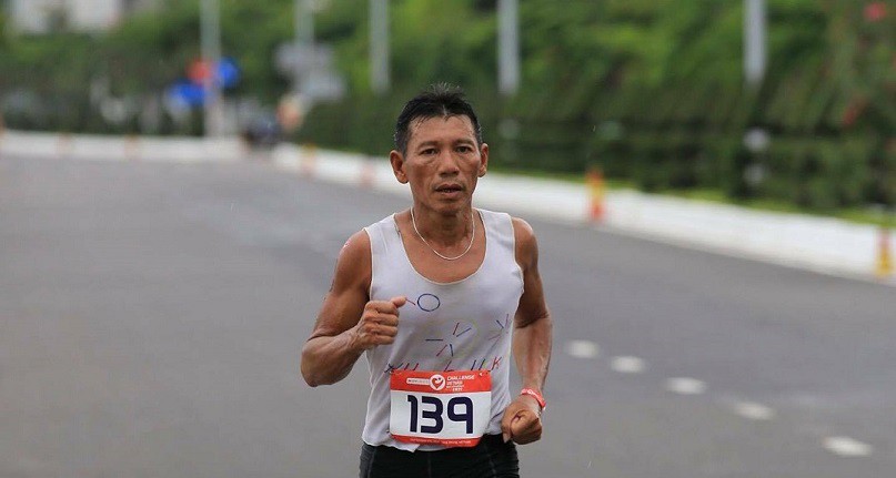 Gặp nhà VĐ Challenge Vietnam với giày chạy và xe đạp 25 năm tuổi