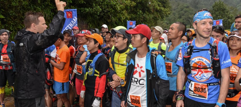 Webthethao tặng áo các VĐV tham gia Vietnam Mountain Marathon 2016