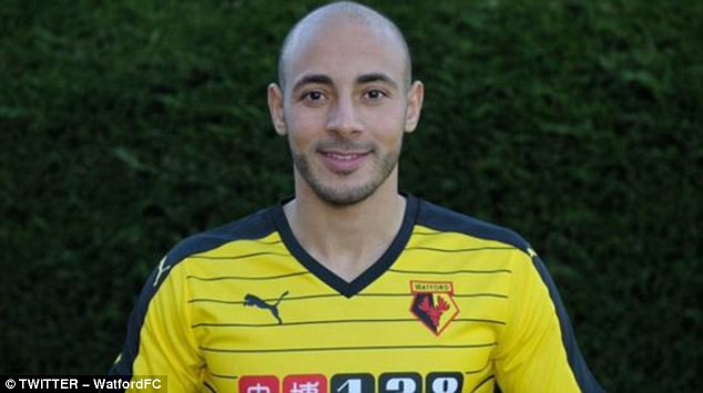Amrabat mơ đoạt Cúp từ anh rửa bát thuê