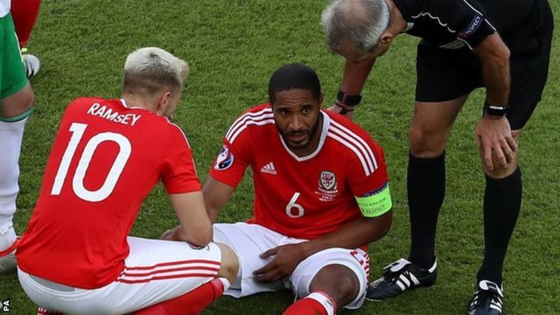 Ashley Williams điều trị siêu tốc thế nào cho trận tứ kết gặp Bỉ?