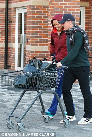 Thân mật với Ana, Schweinsteiger bị Van Gaal ghét