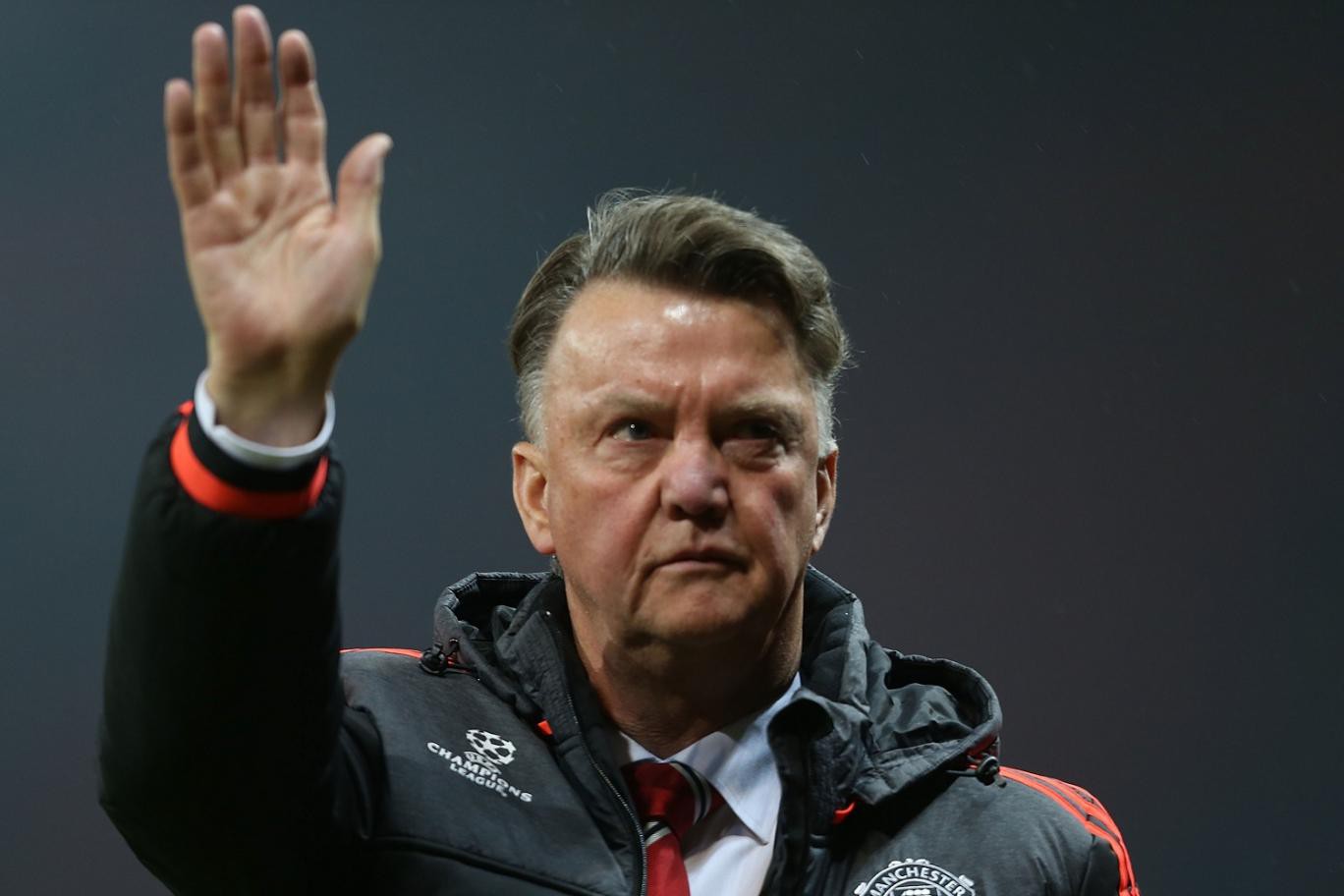 Vé du lịch đã đặt, Van Gaal sẵn sàng rời Old Trafford