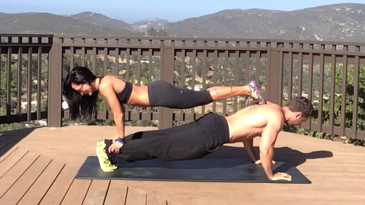 17 bài tập gym dễ thương cho cặp đôi yêu nhau