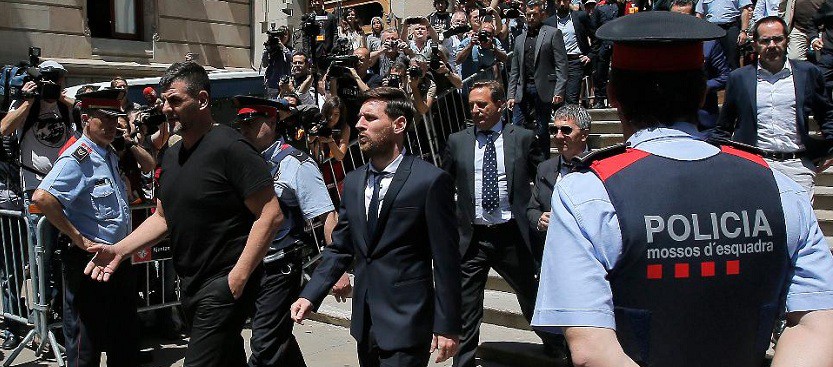 Barcelona "chơi" tất tay chống lại thói vòi vĩnh của Messi