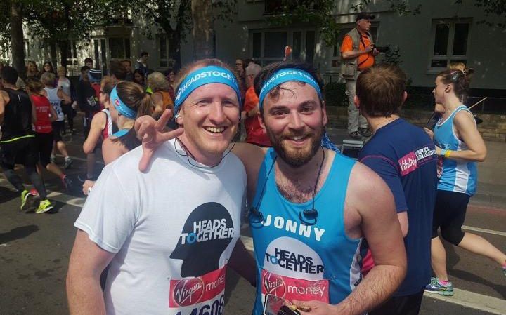 Cảm động chàng trai tự tử hụt chạy cùng ân nhân ở London Marathon