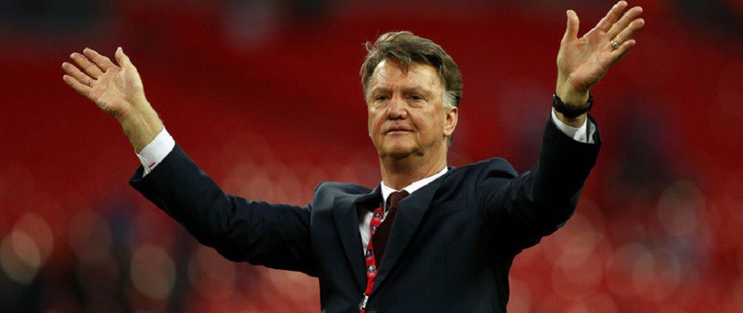Van Gaal giải nghệ, Alexis Sanchez trốn thuế
