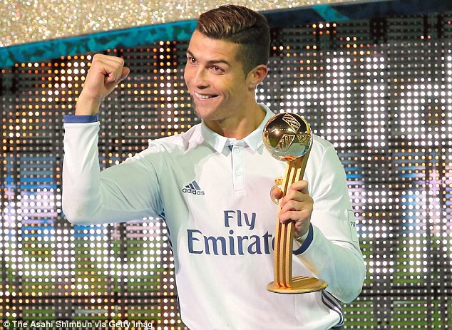 Trung Quốc lôi kéo Ronaldo, Tottenham muốn "Tiểu Rooney"