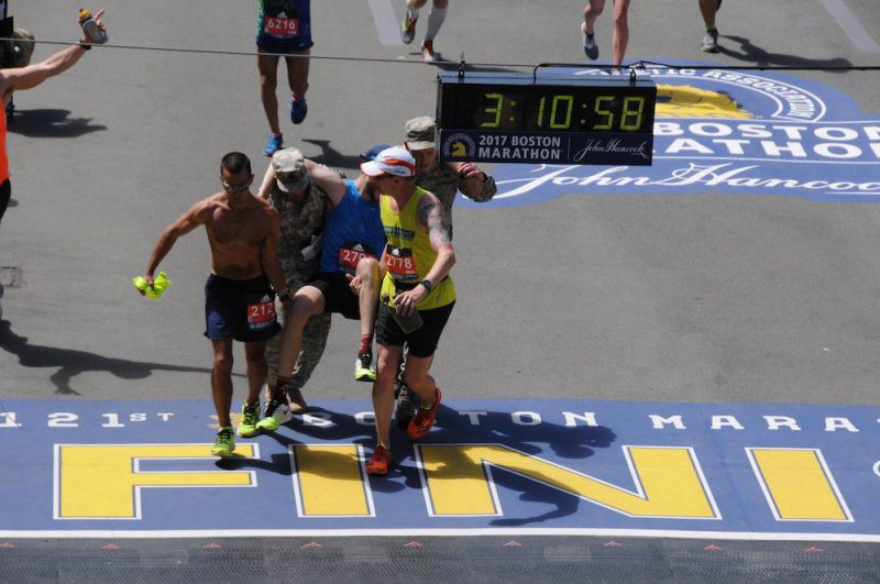 Lan tràn hiện tượng hoàn thành Marathon dựa sức người khác