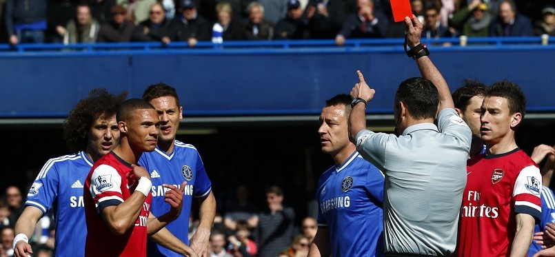 Premier League bí mật dùng công nghệ hỗ trợ trọng tài