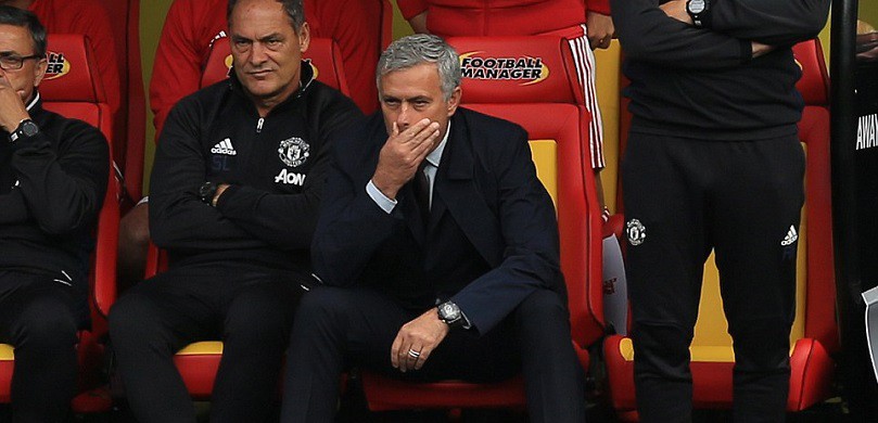 Thua 3 trận liên tiếp, Mourinho vẫn khá hơn Moyes và Van Gaal