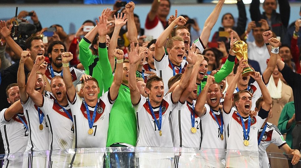 UEFA đòi mang cả EURO vào World Cup