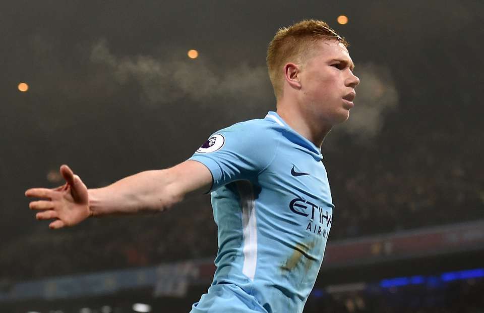 Kevin De Bruyne là cầu thủ có nhiều bàn thắng từ ngoài vòng cấm nhất tại Premiere League 2017/18 với 5 lần lập công. Hình ảnh Kevin De Bruyne là cầu thủ có nhiều bàn thắng từ ngoài vòng cấm nhất tại Premiere League 2017/18 với 5 lần lập công.