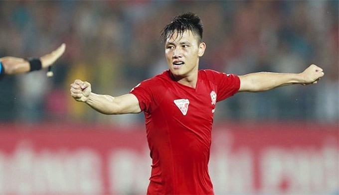 Cú vô lê của Đình Bảo đẹp nhất vòng 15 V.League