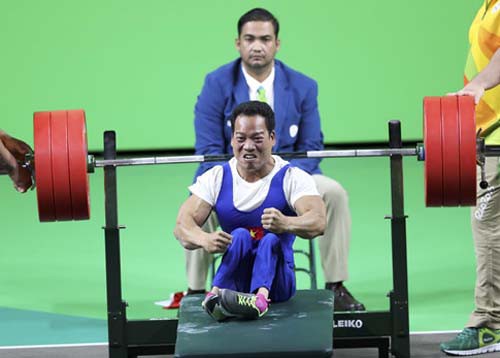 Đô cử Lê Văn Công là ƯCV cho hạng mục VĐV Khuyết tật của năm tại Cup chiến thắng 2017 Hình ảnh: Đô cử Lê Văn Công là ƯCV cho hạng mục VĐV Khuyết tật của năm tại Cup chiến thắng 2017