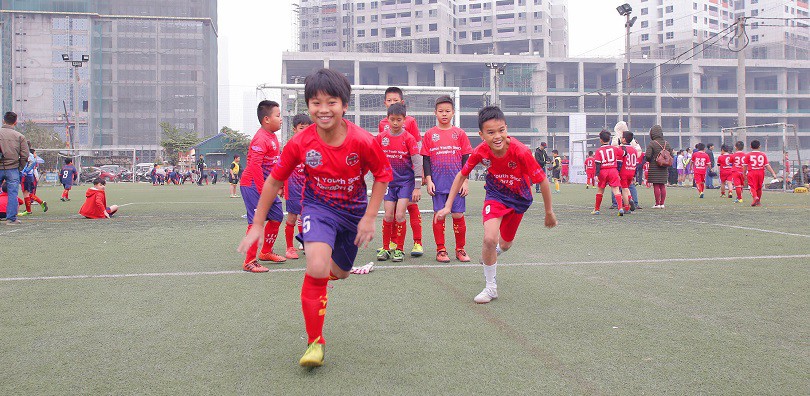 Rộn ràng ngày hội "Cha và con thi đấu bóng đá" cùng TT bóng đá học đường HYS