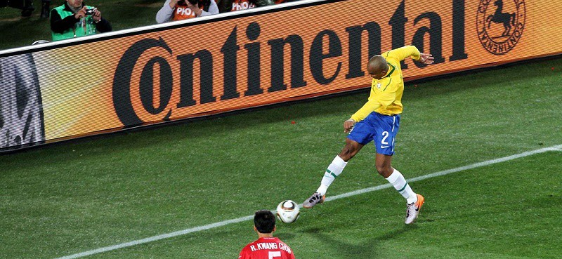 Video 50 bàn đẹp nhất lịch sử World Cup: Siêu phẩm khó tin của Maicon