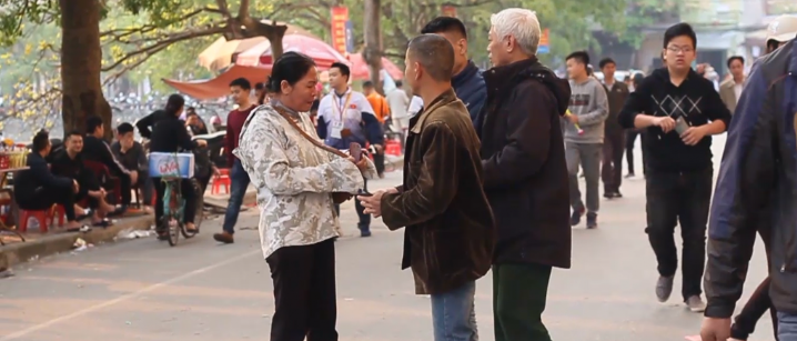 Video: CĐV Nam Định ngậm đắng nuốt cay mua vé từ dân phe