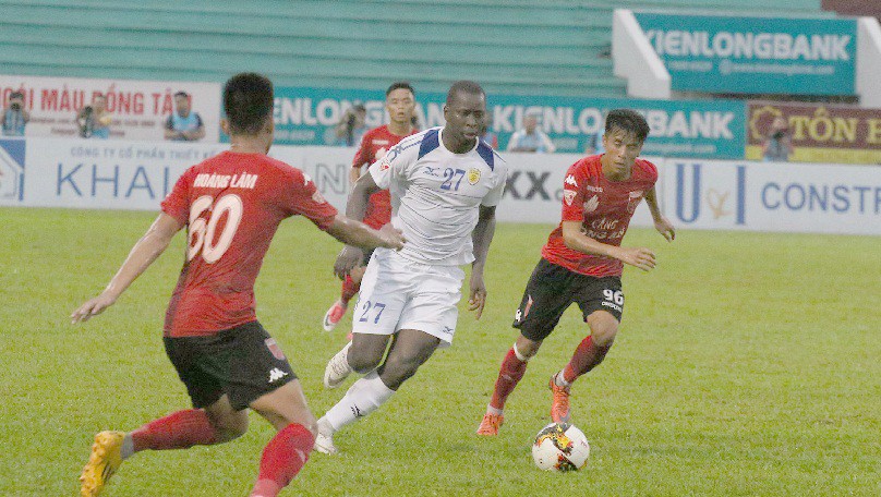 Video: Tân binh "bạc tỷ" ghi bàn thắng đẹp nhất vòng 14 V.League