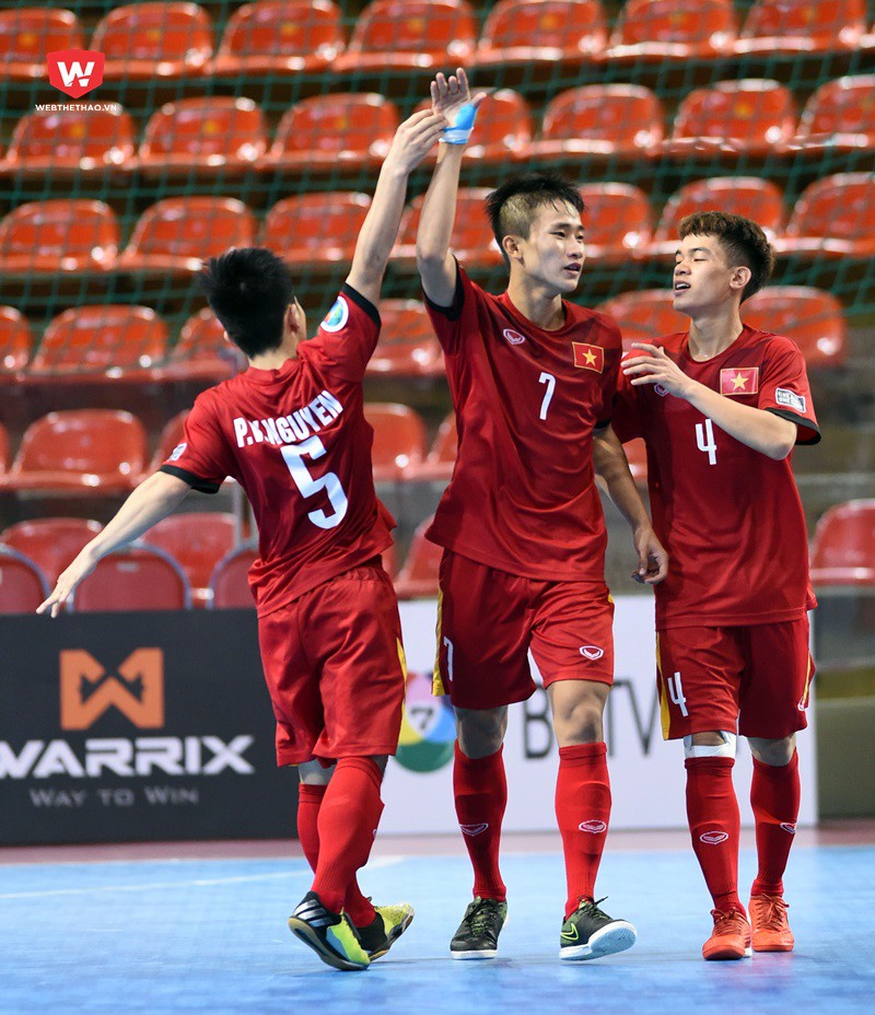 ...v&agrave; b&agrave;n thắng ấn định tỷ số 4-2 do c&ocirc;ng của Tuấn Th&agrave;nh (số 7) ở ph&uacute;t 36.