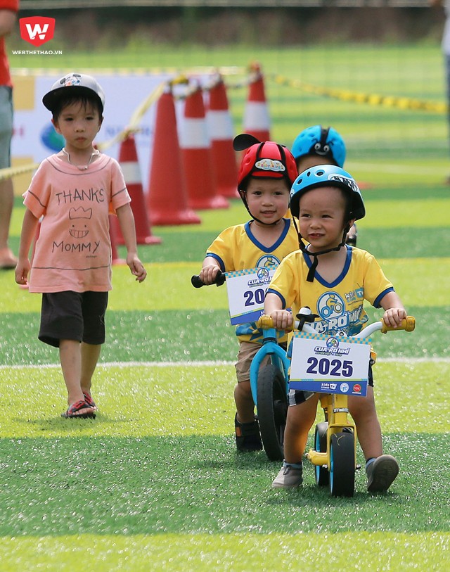 ...nào thì bỏ qua mục tiêu thành tích để đợi nhau để cùng về đích. ...nào thì bỏ qua mục tiêu thành tích để đợi nhau để cùng về đích.