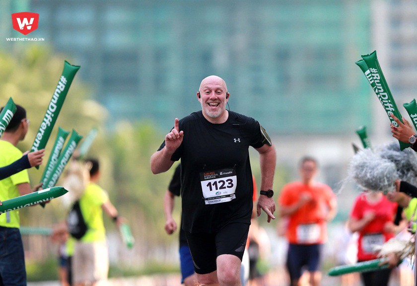 ...cho đến những runner đã ở tuổi ''xế chiều'' thì tình yêu với marathon là không có gì khác biệt. ...cho đến những runner đã ở tuổi ''xế chiều'' thì tình yêu với marathon là không có gì khác biệt.