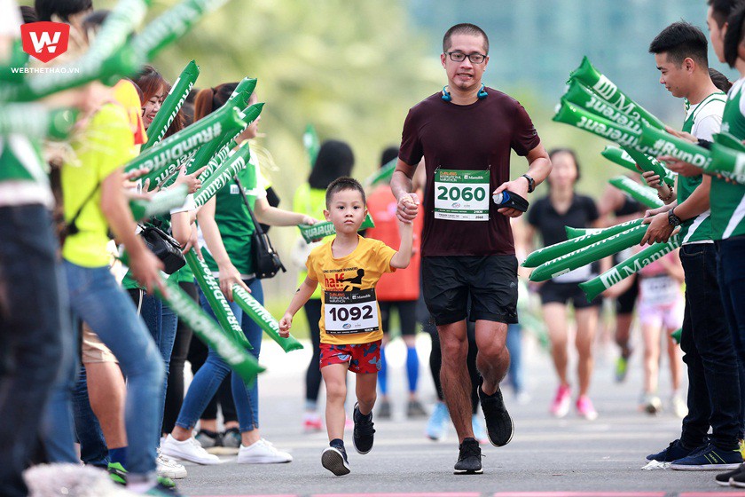 ...các runner nhí đáng yêu của chúng ta đã sải những bước chân đầy kiêu hãnh về đích trong sự ngưỡng mộ của tất cvar mọi người. ...các runner nhí đáng yêu của chúng ta đã sải những bước chân đầy kiêu hãnh về đích trong sự ngưỡng mộ của tất cvar mọi người.