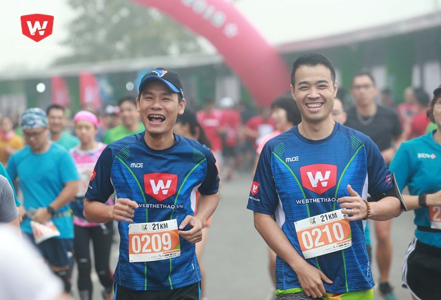 ...c&ugrave;ng những nụ cười hạnh ph&uacute;c khi họ được sống được ch&aacute;y hết m&igrave;nh với niềm đam m&ecirc; chạy bộ.