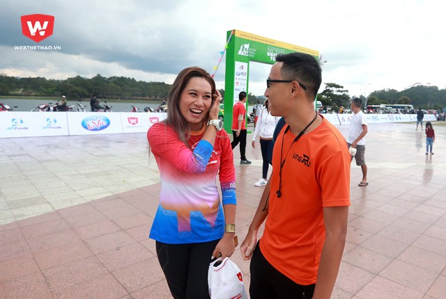 Cá tính là vậy nhưng Thanh Vũ cũng rất vui vẻ khi giao lưu, trao đổi kinh nghiệm chạy... Cá tính là vậy nhưng Thanh Vũ cũng rất vui vẻ khi giao lưu, trao đổi kinh nghiệm chạy...