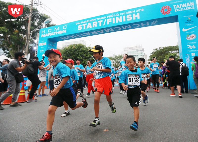 Hầu hết các VĐV nhí đều được bố mẹ đăng kí tham dự nội dung 5km cho phù hợp với thể chất của các em... Hầu hết các VĐV nhí đều được bố mẹ đăng kí tham dự nội dung 5km cho phù hợp với thể chất của các em...