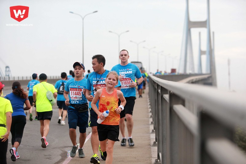 ...nhưng cũng có một số runner nhí đã mạnh dạn tham gia cự ly 10km với thử thách cầu Phú Mỹ vô cùng thách thức với khả năng của các bạn nhỏ. ...nhưng cũng có một số runner nhí đã mạnh dạn tham gia cự ly 10km với thử thách cầu Phú Mỹ vô cùng thách thức với khả năng của các bạn nhỏ.